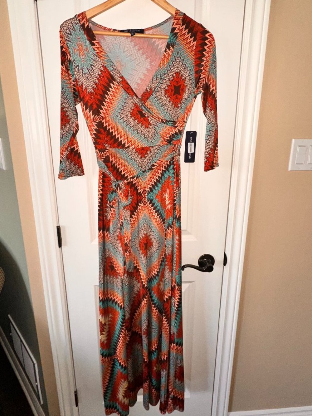 Long Multicolor Flowy Three-Quarter Sleeve Maxi Dress - Size Medium